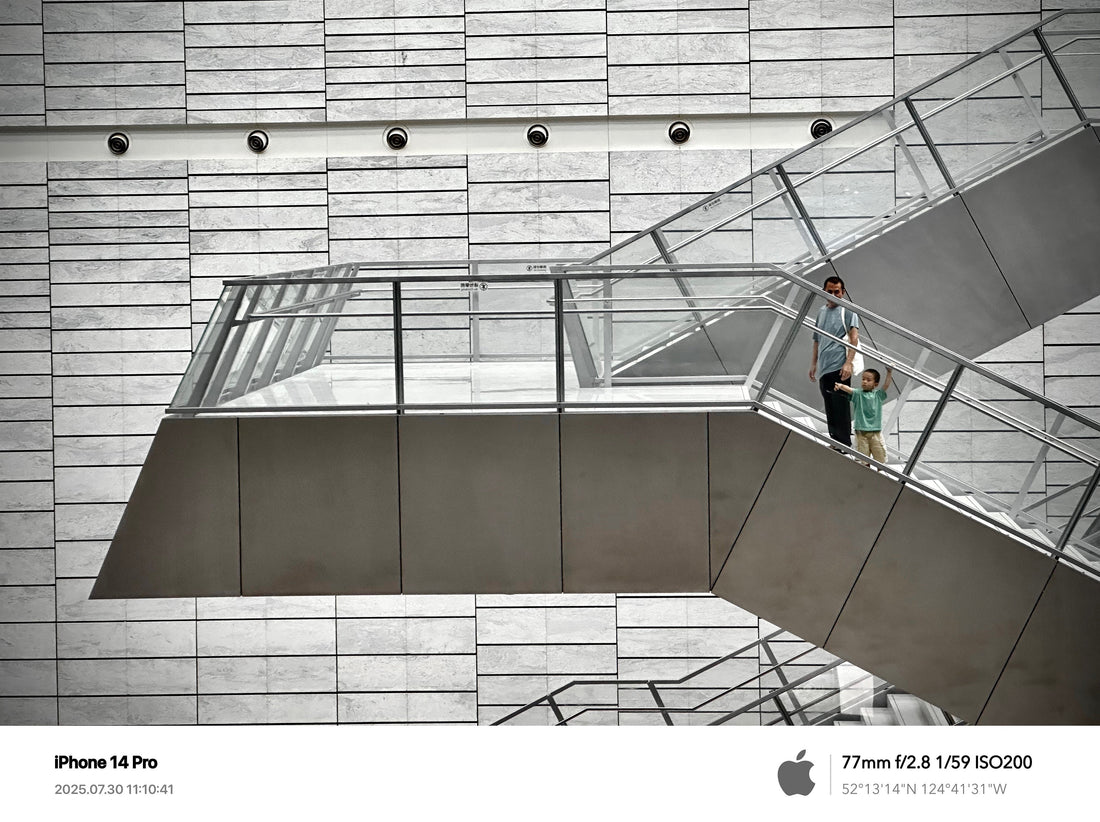 The Beauty of Street Photography: Finding Geometry in Everyday Moments
