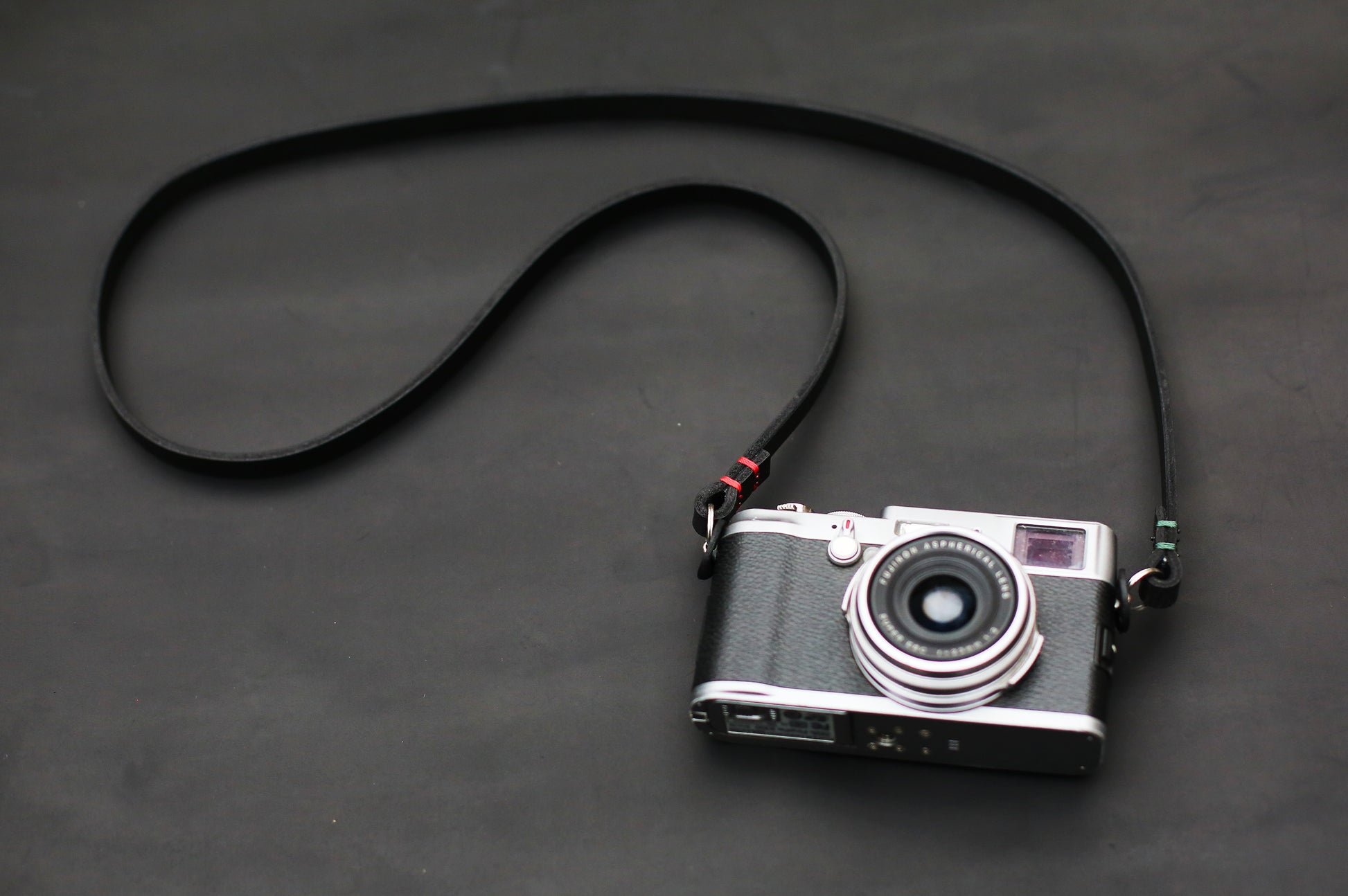 Minimalist black leather strap for Leica, Fujifilm, Nikon, Canon, Sony cameras