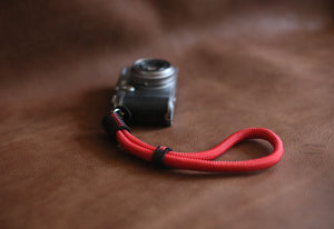 Red rope camera wrist band | windmup - windmup