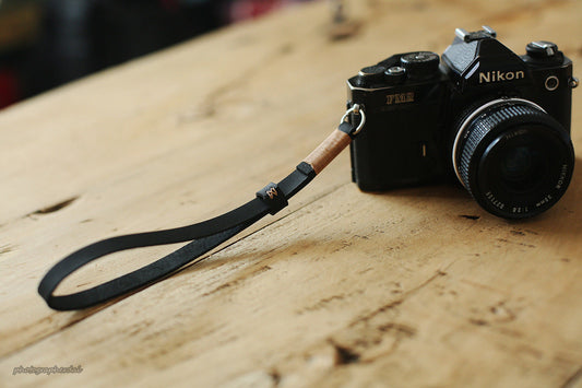 Black leather handmade camera wrist strap band khaki | windmup.com - windmup