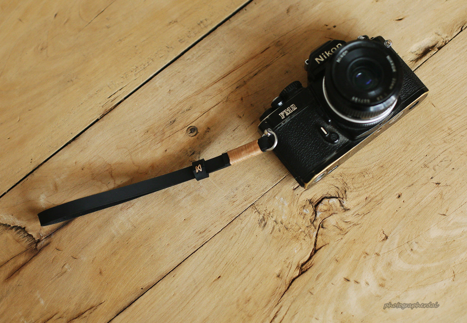Black leather handmade camera wrist strap band khaki | windmup.com - windmup