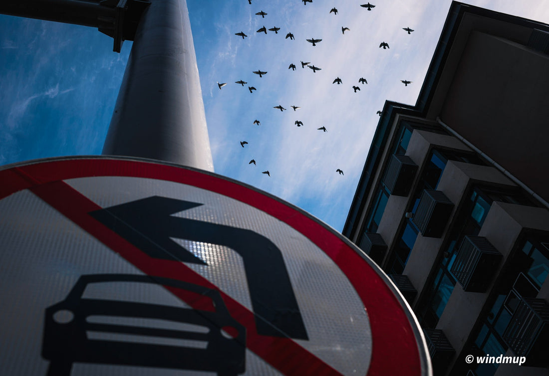 Fragments of Urban Life: A Night Walk with a Canon R6