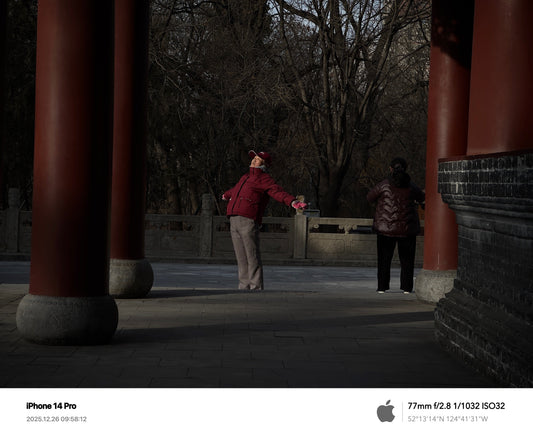 iPhone Street Photography 365 — Day 5: Enjoying the Morning Light