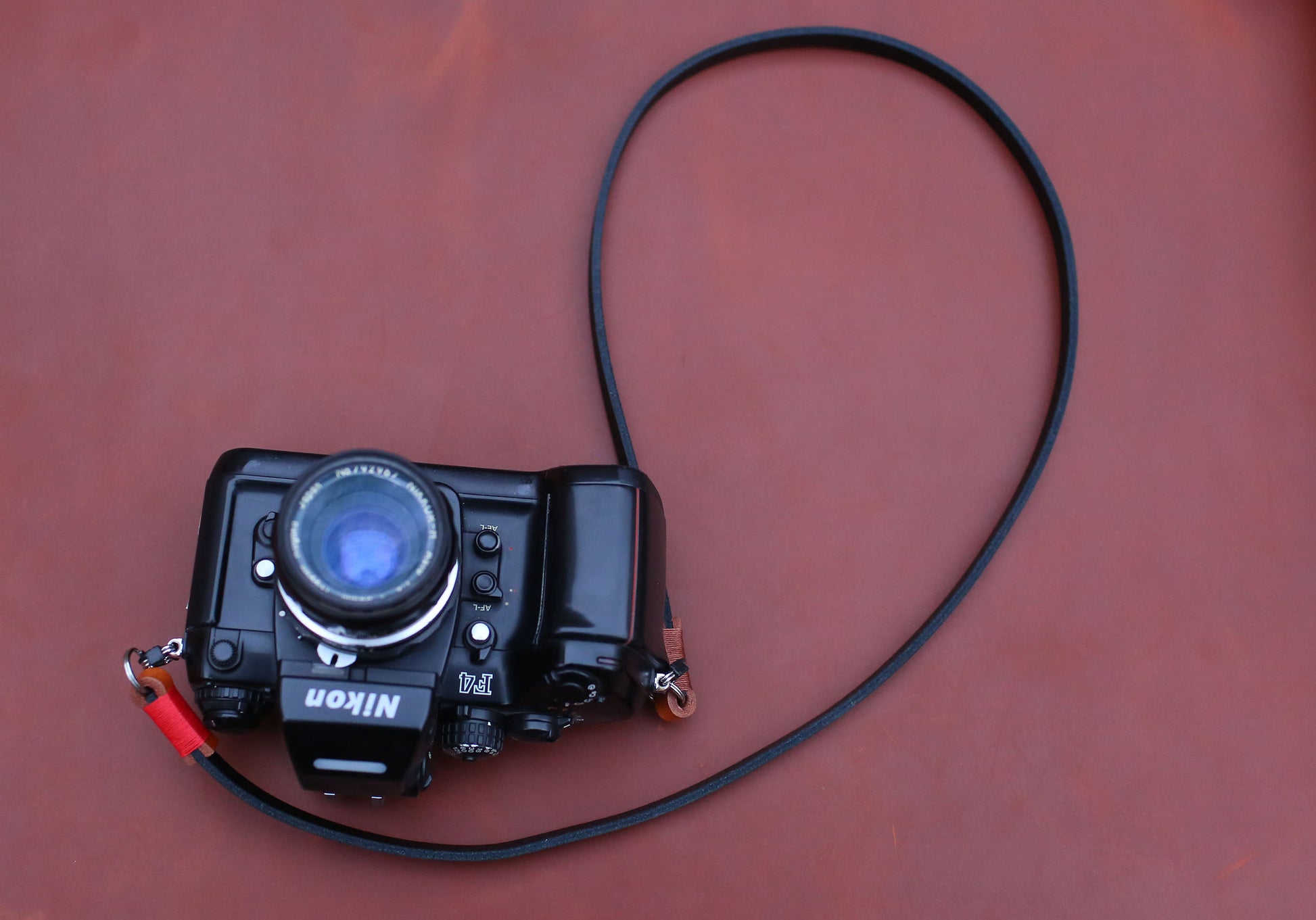 Two-tone vintage leather neck strap for cameras