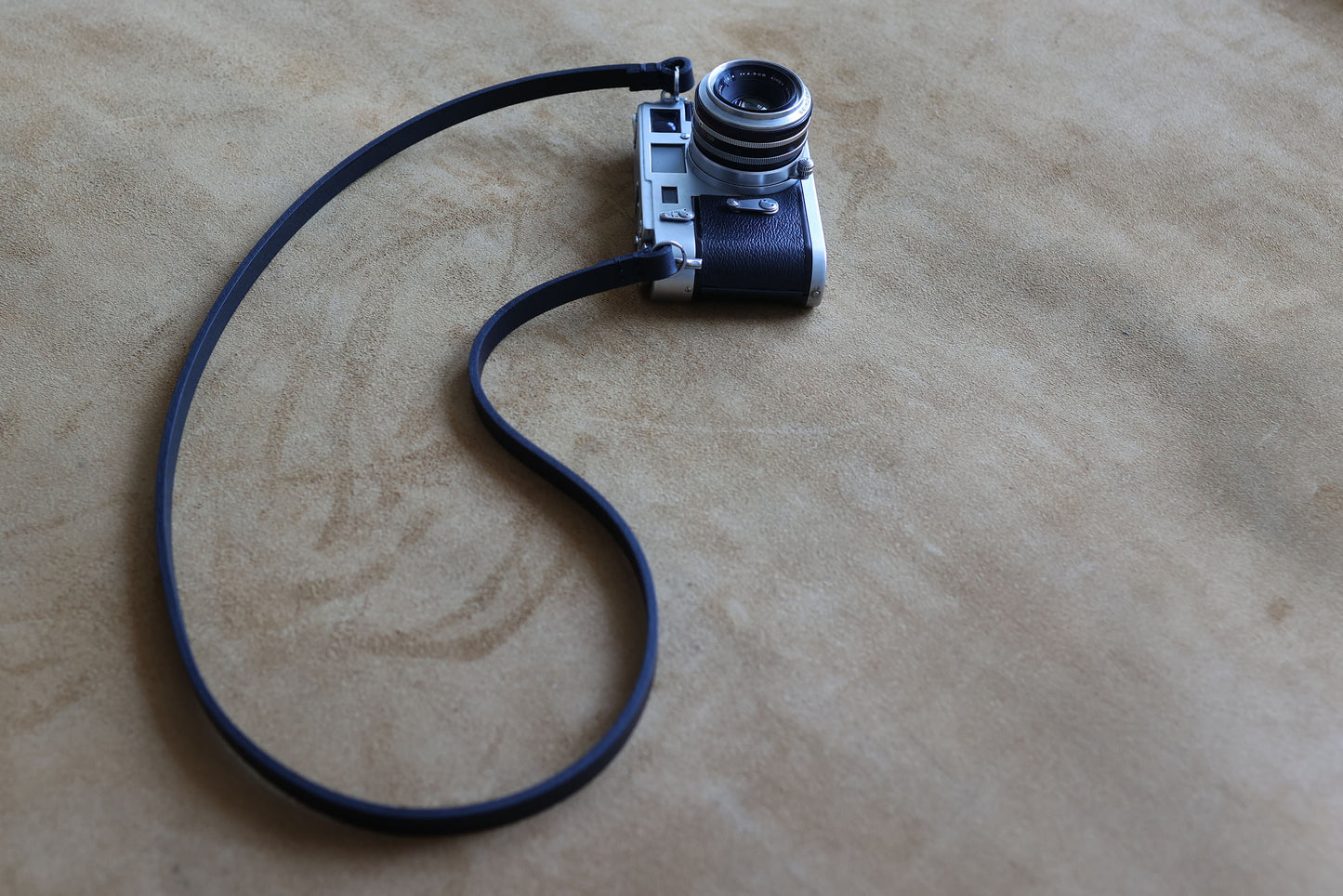 Handmade Black Leather Camera Strap – 10mm Wide Full-Grain Buffalo, Minimalist Design