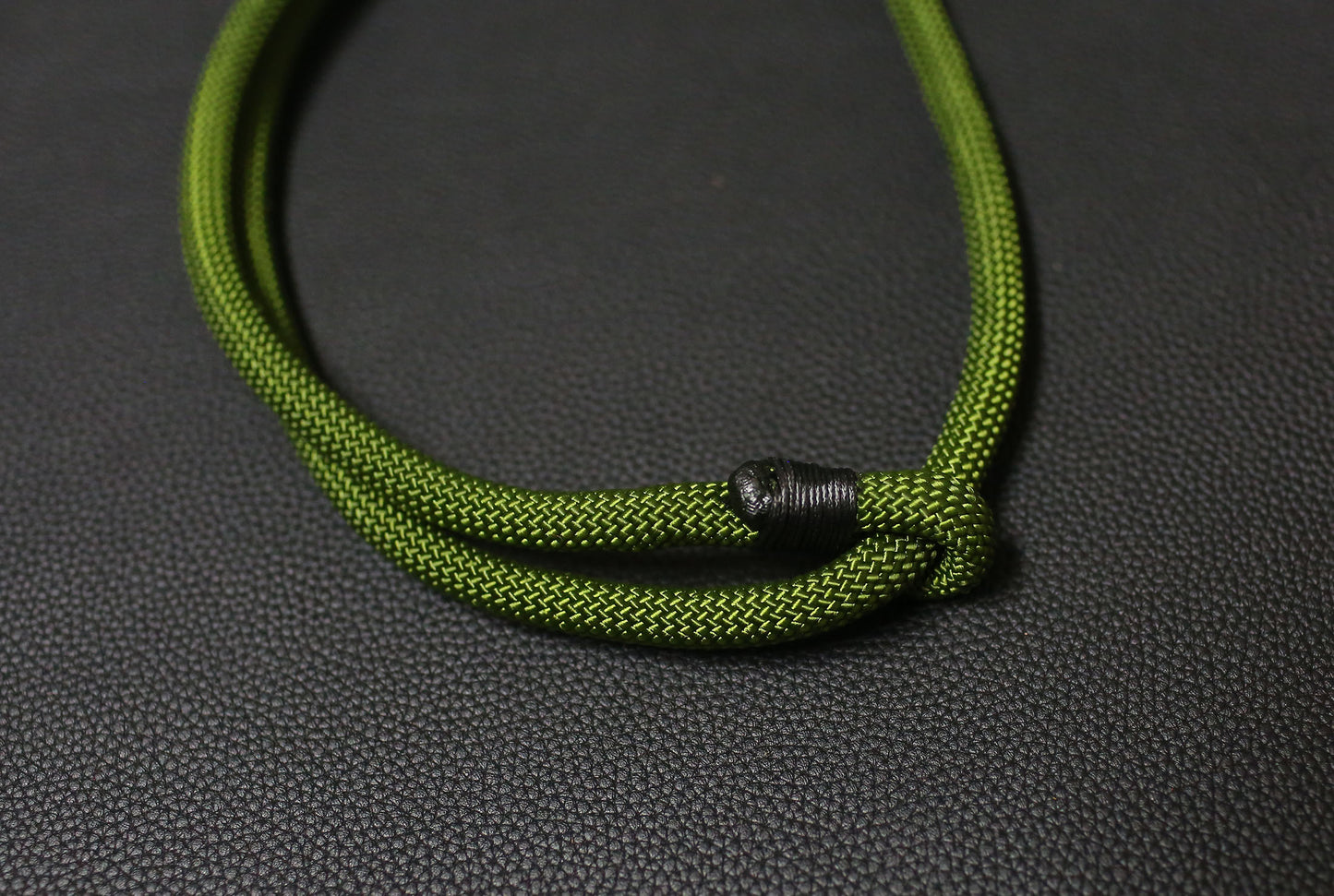 Dual-tone rope straps for mirrorless and rangefinder cameras