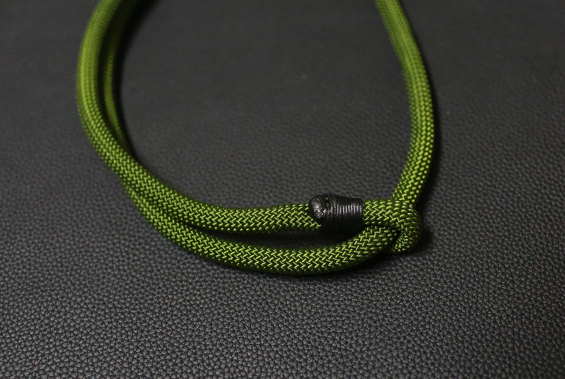 Dual-tone rope straps for mirrorless and rangefinder cameras