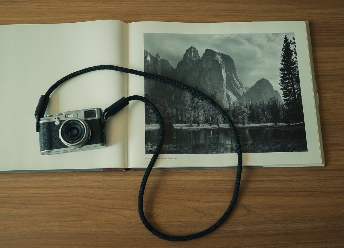 black rope camera strap for mirrorless camera