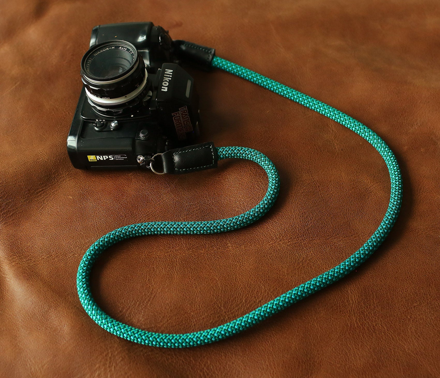 Black full-grain leather ends with precise hand stitching – camera strap detail