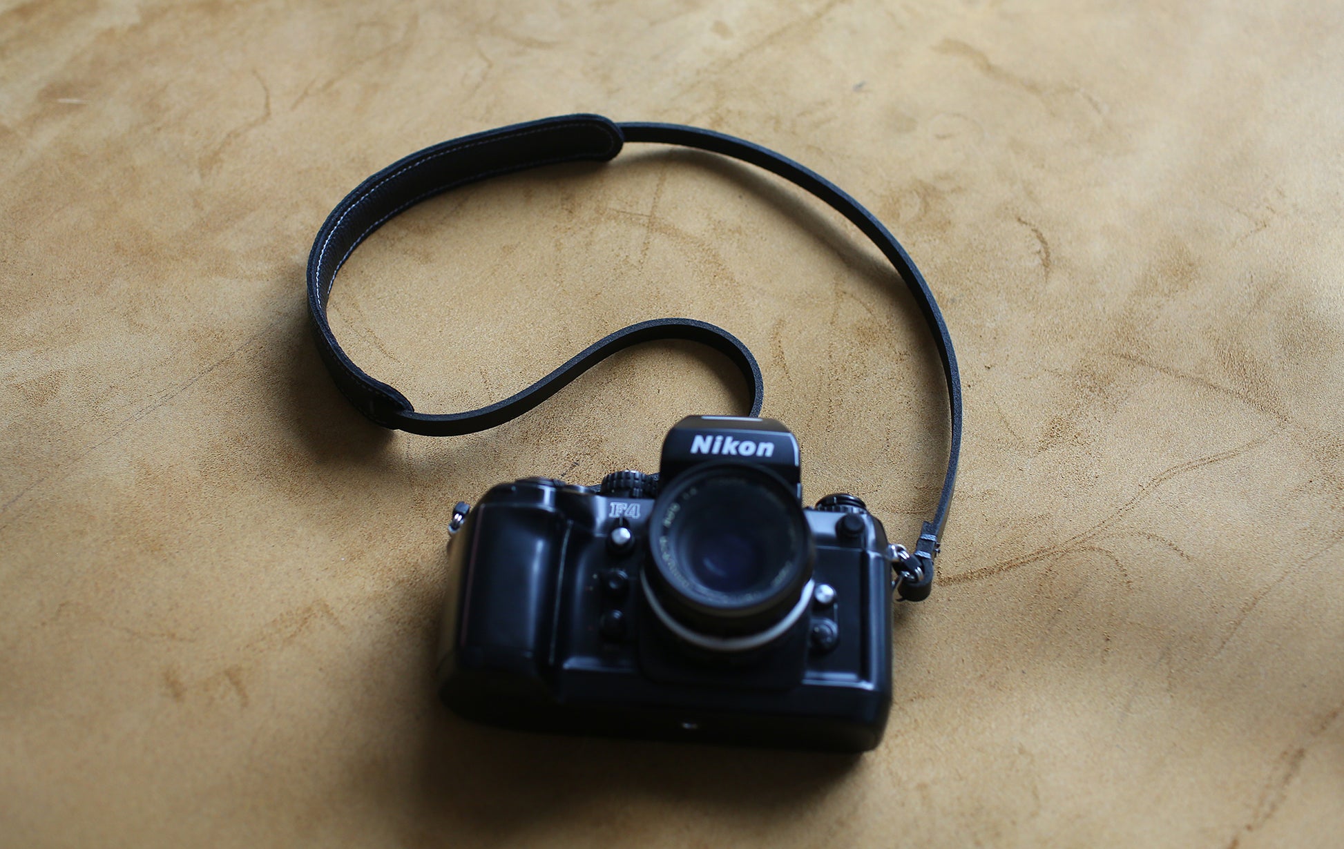 Adjustable leather camera strap 70–115 cm length