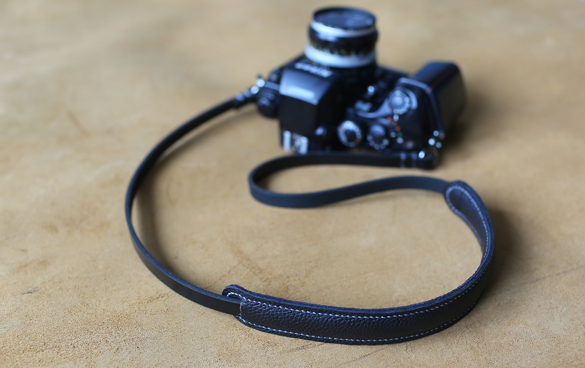 Adjustable minimalist leather strap for DSLR and film cameras