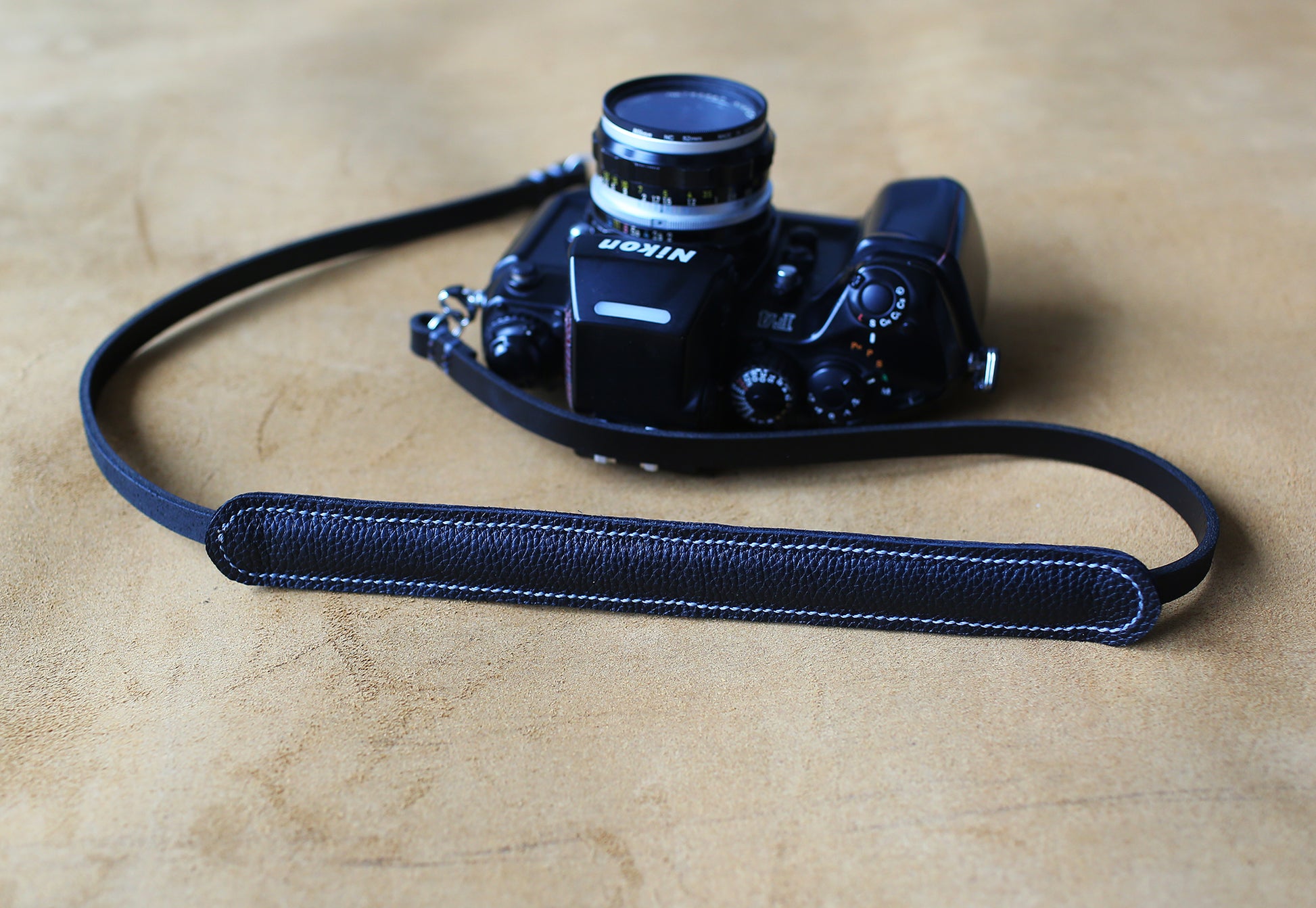 Ergonomic wide shoulder camera strap design
