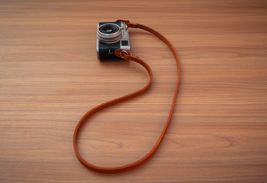 Handmade vegetable-tanned leather camera strap by Windmup