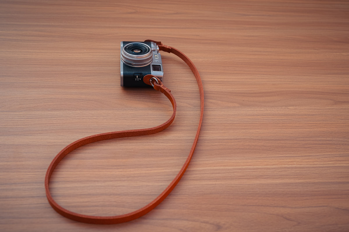 Minimalist handmade leather camera strap by Windmup