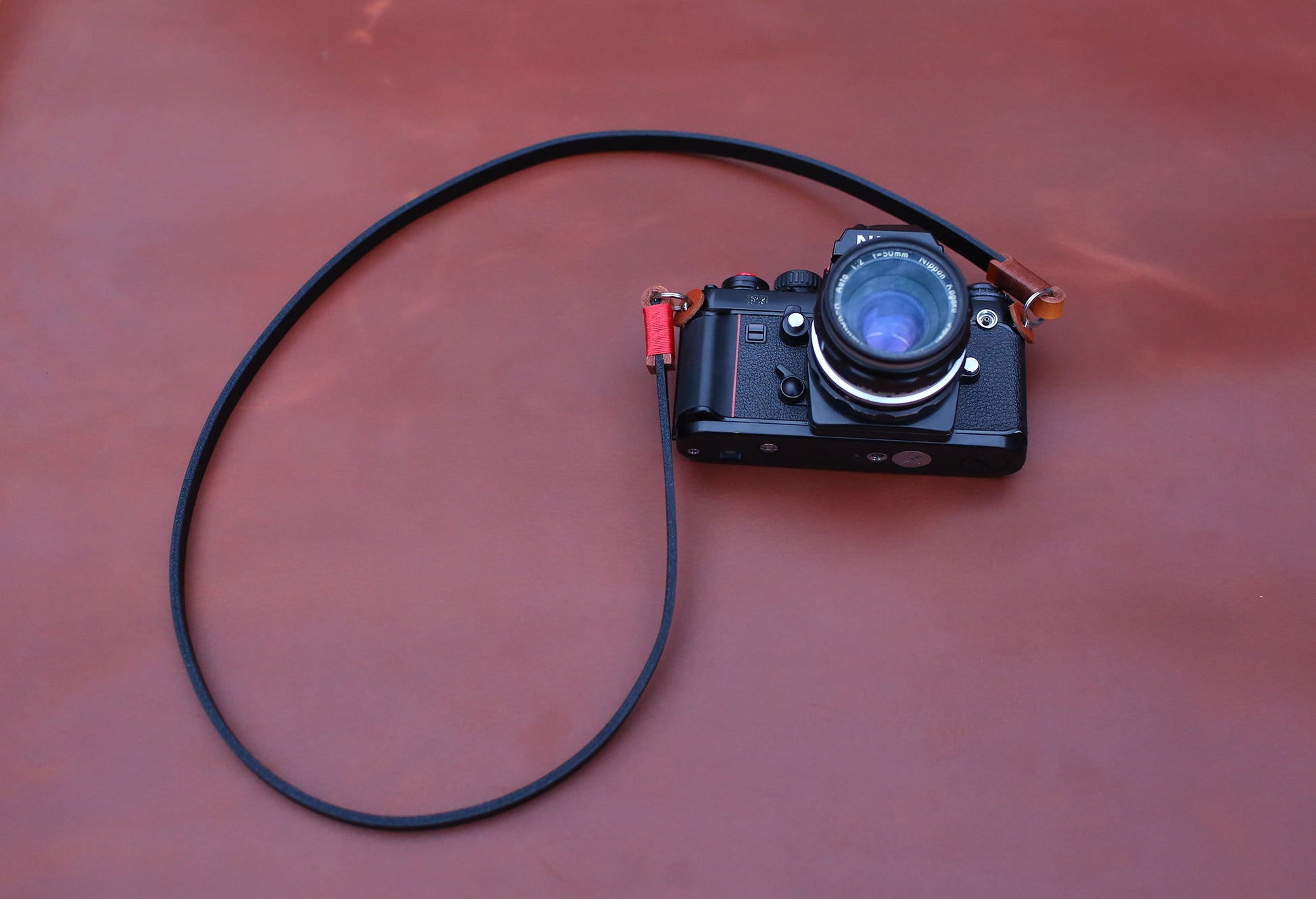 Windmup two-tone strap on Leica M camera