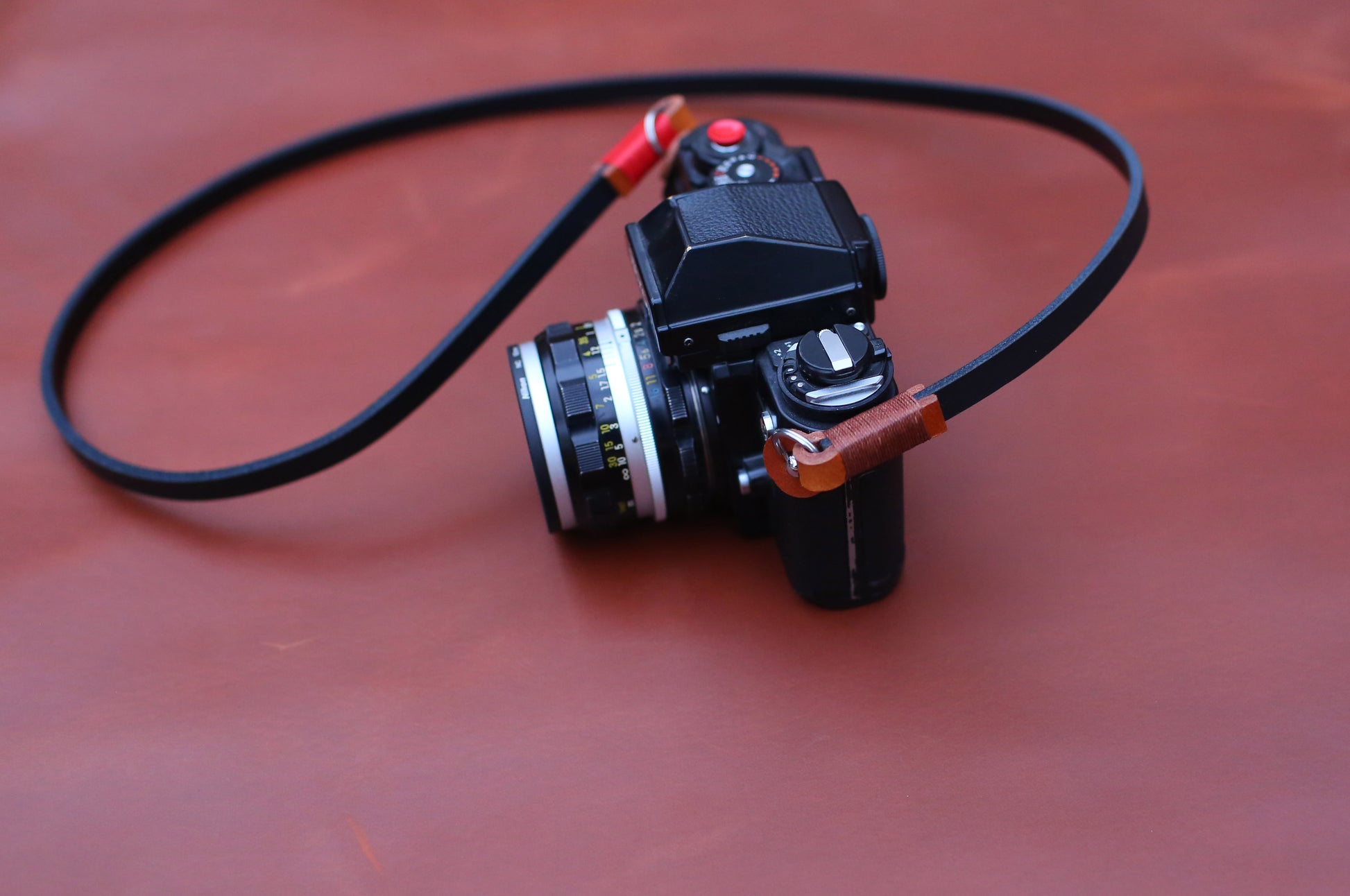 3.5 mm thick full-grain hide camera strap