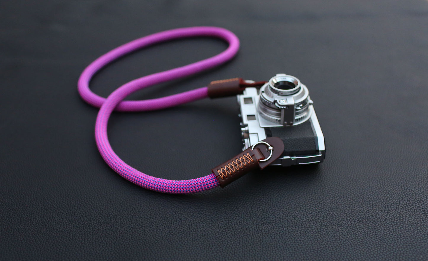 brown leather end detail on rope strap