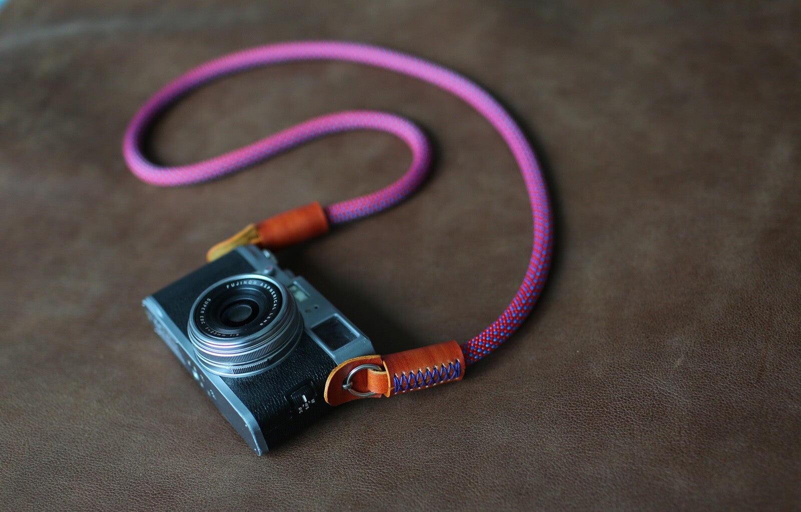 windmup leather stitched camera strap