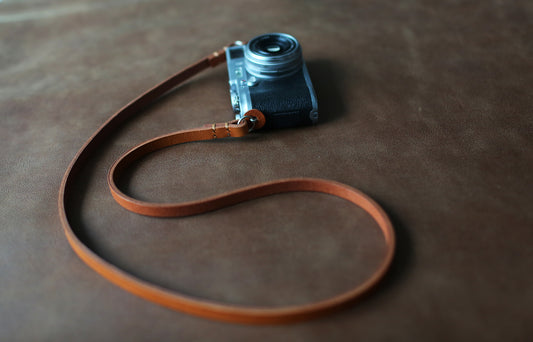 Windmup handmade brown leather camera strap – 10mm stitched attachment