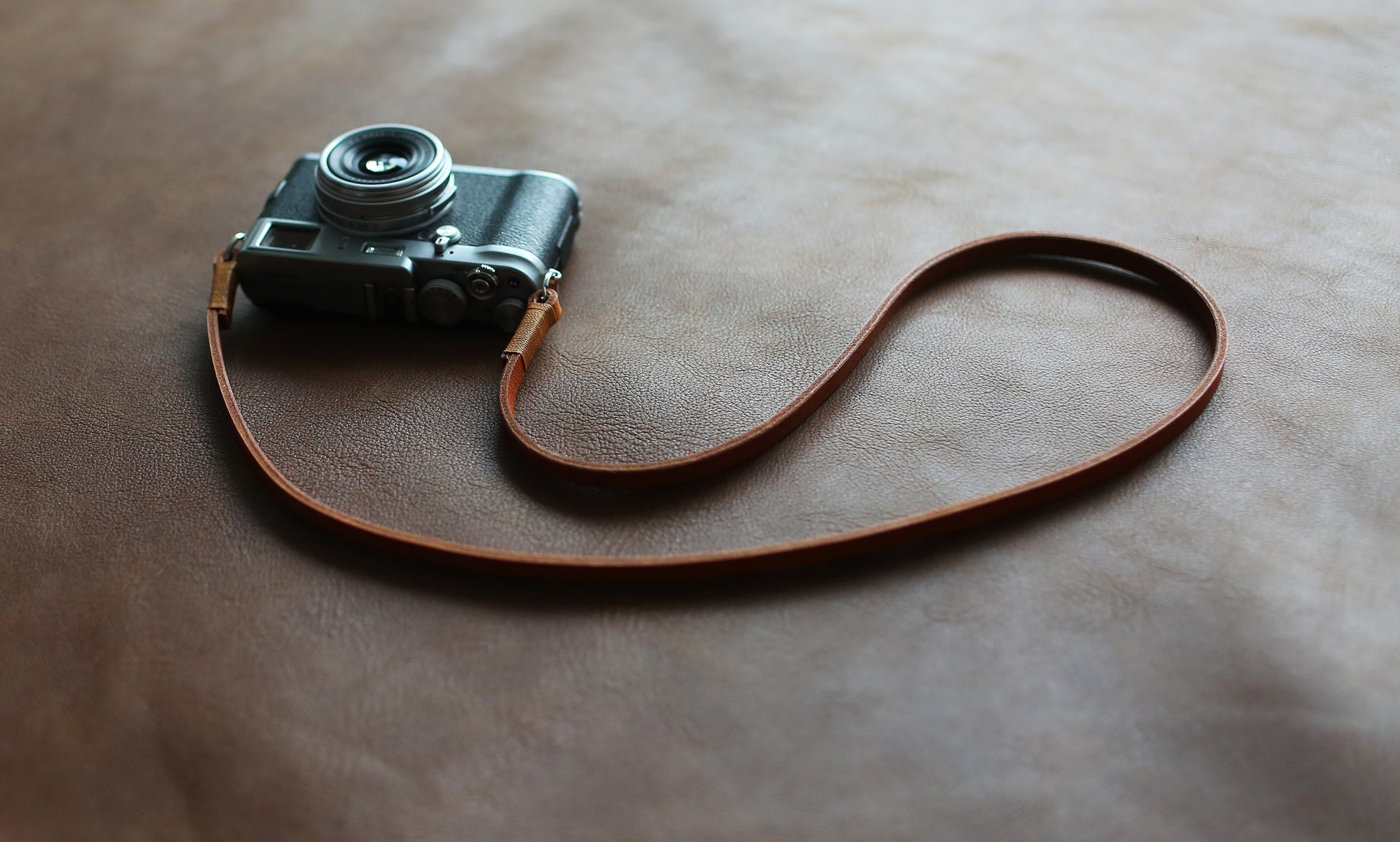 Handmade brown leather camera strap with khaki stitching – 8mm thick