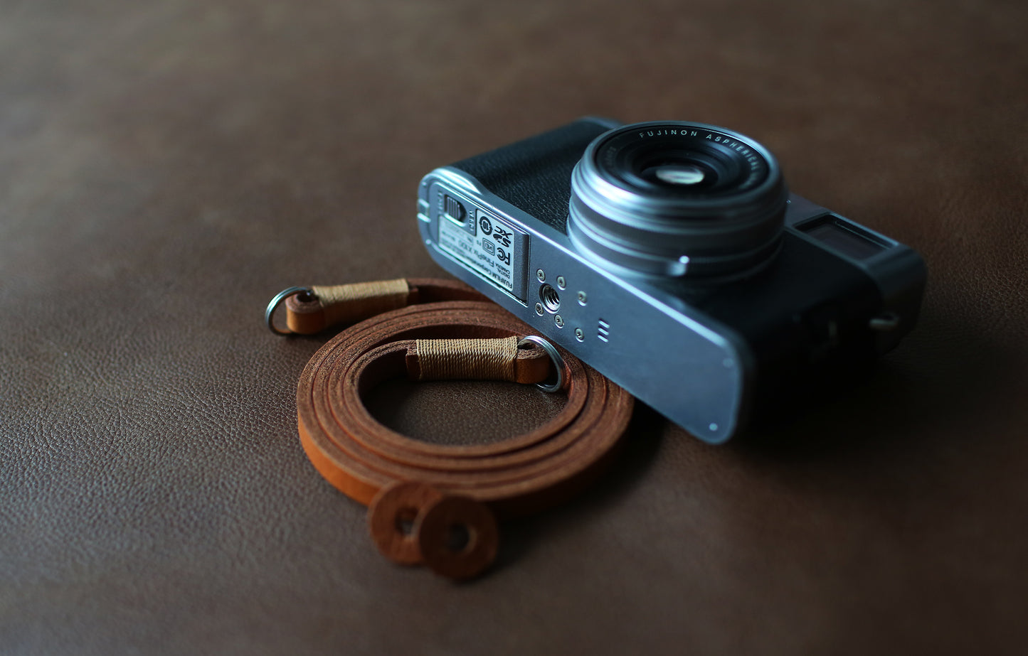 Premium buffalo leather camera strap – fits Canon, Nikon, Sony, Leica