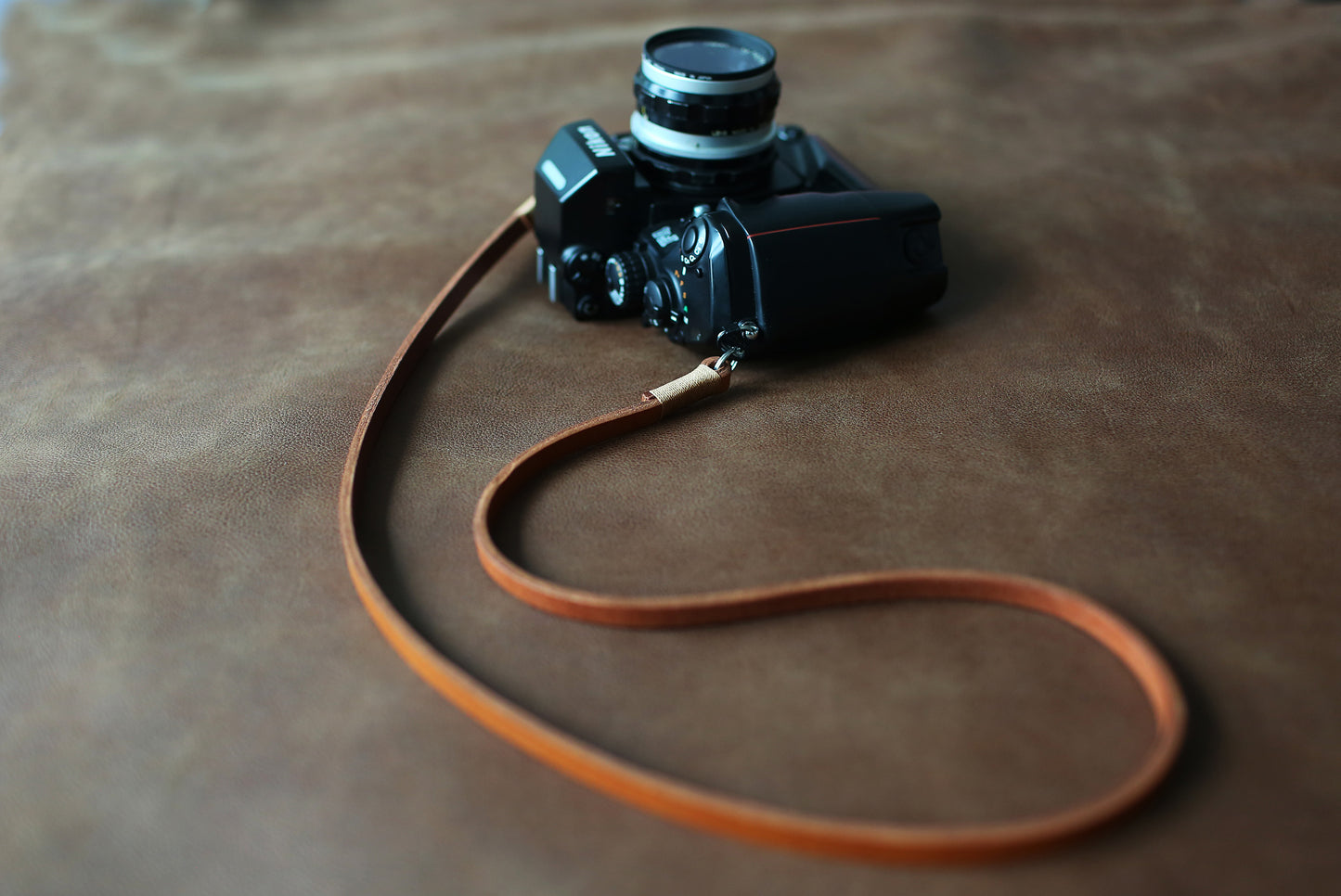 Soft brown leather neck strap for cameras – patinas beautifully over time