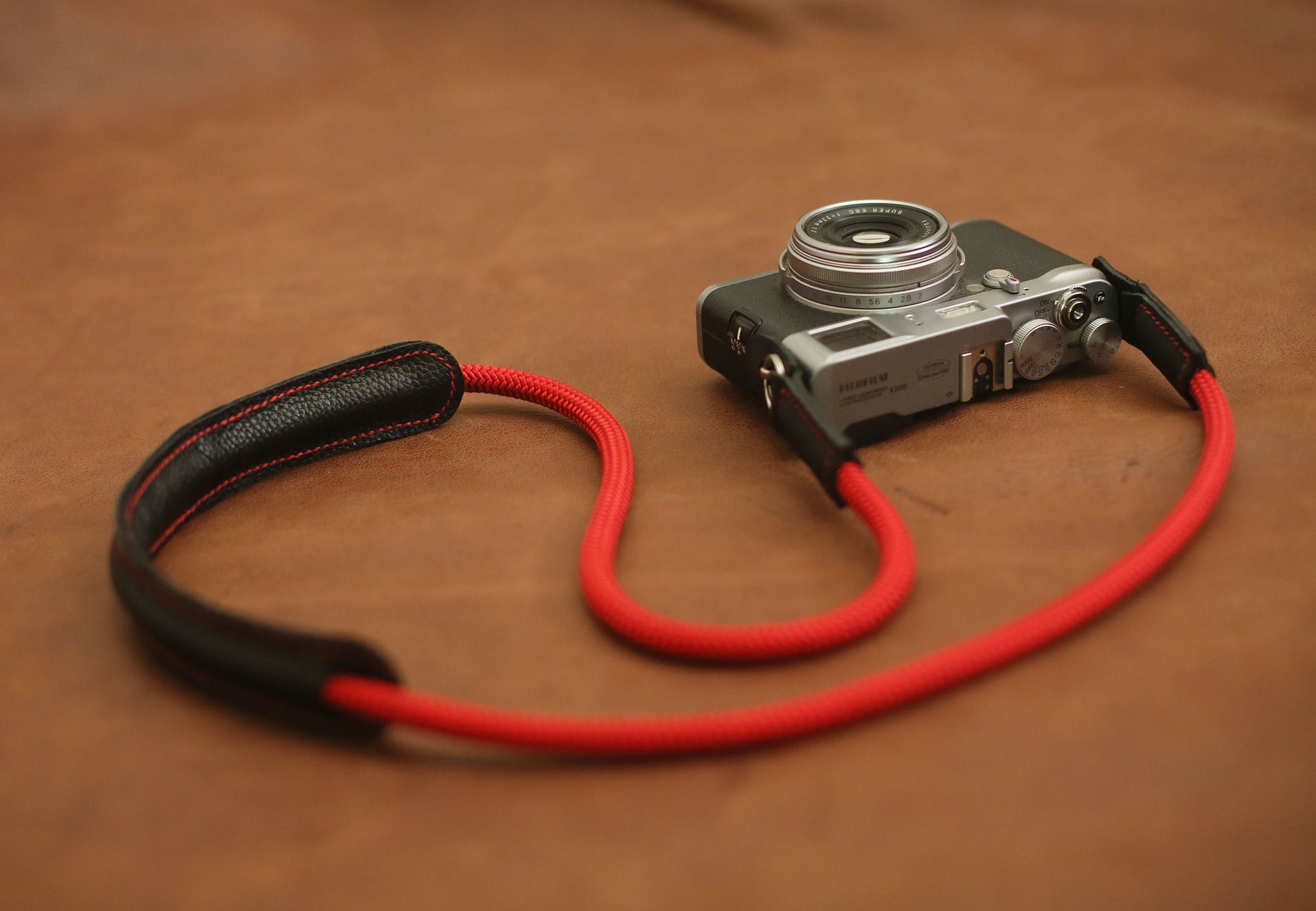 Windmup red climbing rope strap for mirrorless cameras