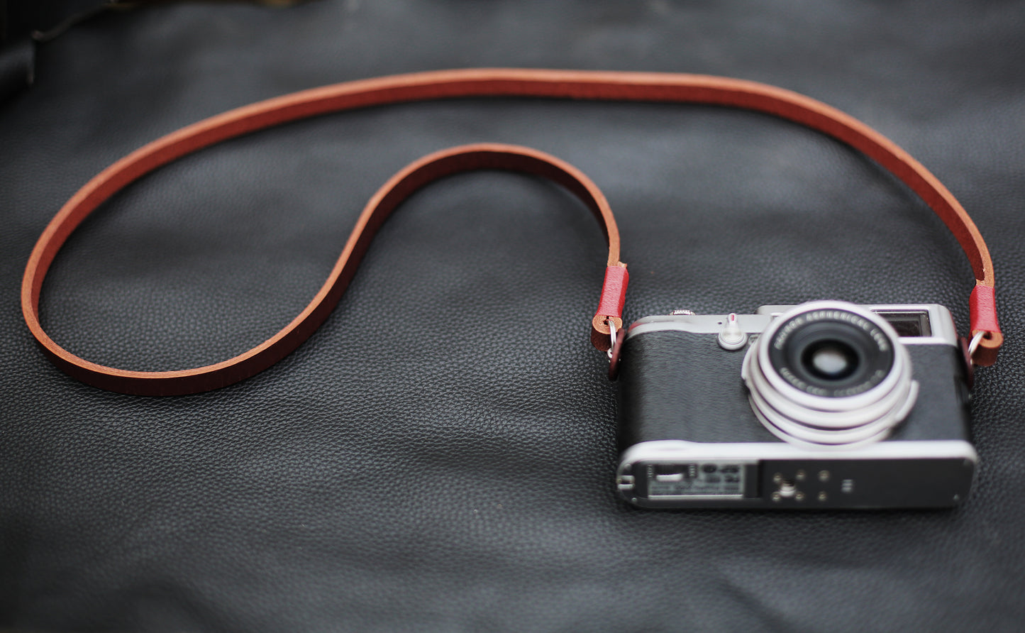 3mm vegetable tanned leather camera strap close-up
