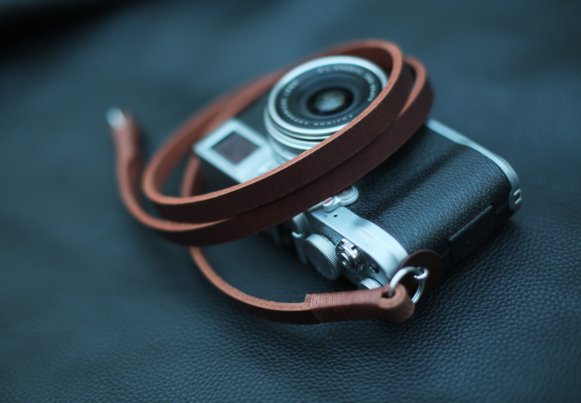 Flexible brown leather strap for DSLR and mirrorless