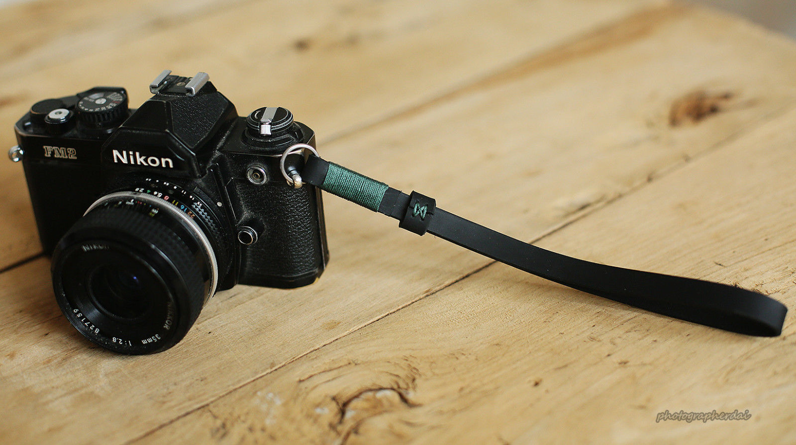 Black leather handmade camera wrist band strap dark green | Windmup.com - windmup