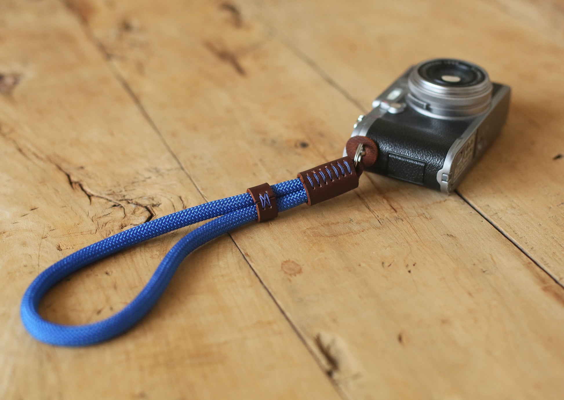 Blue camera wrist strap band soft climbing rope 10mm handmade tan leather | Windmup - windmup