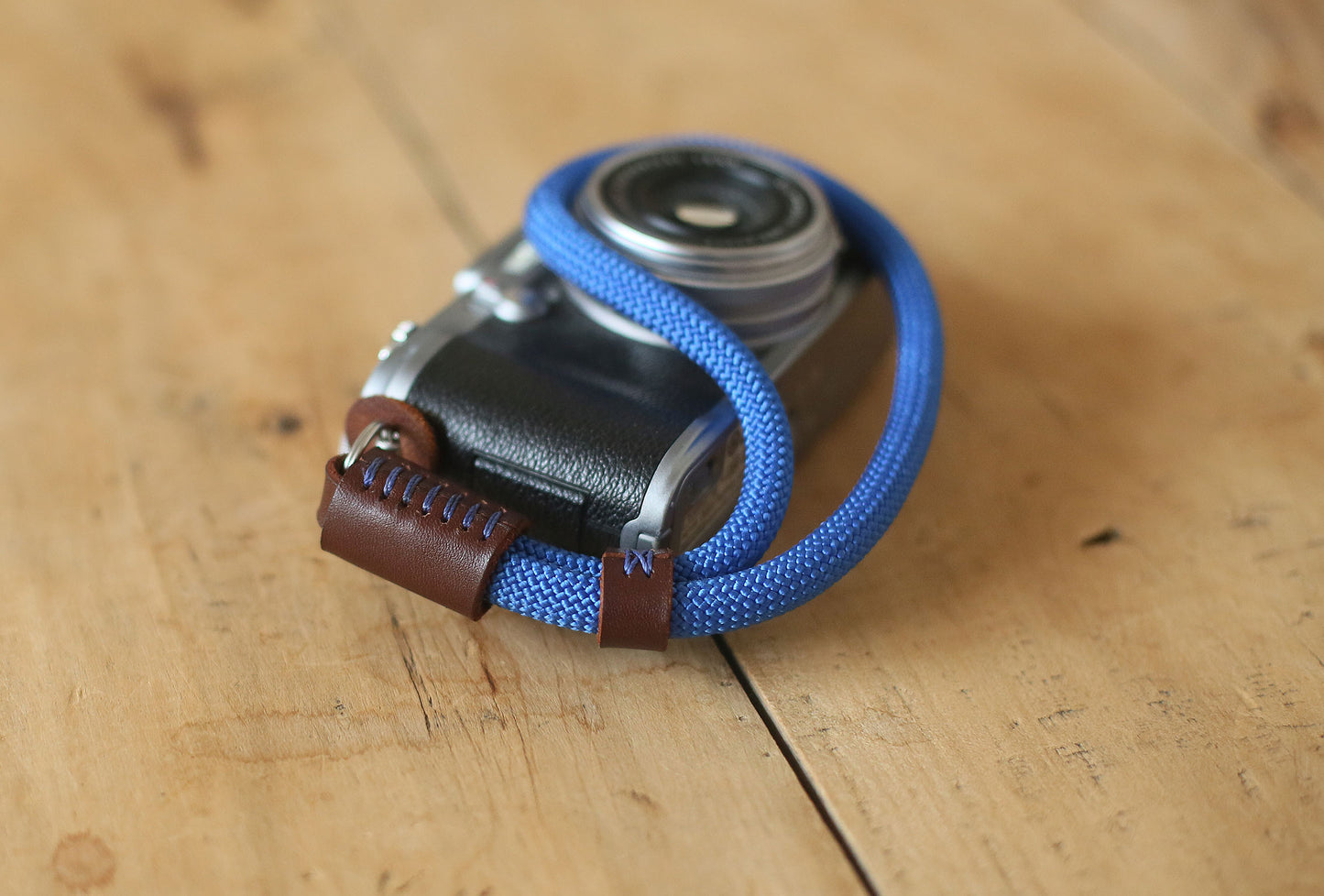 Blue camera wrist strap band soft climbing rope 10mm handmade tan leather | Windmup - windmup