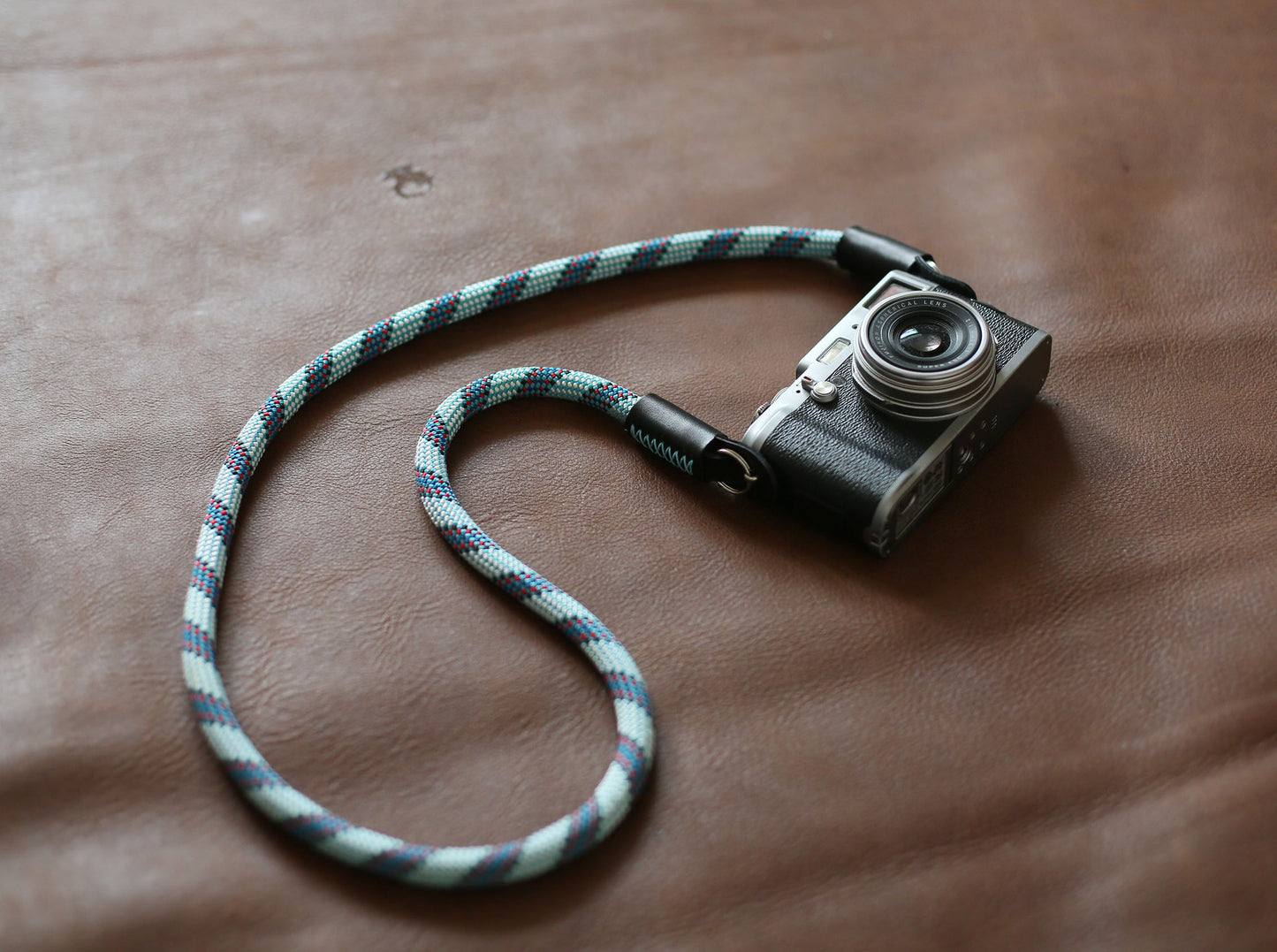 Camera neck strap Pale blue pattern black leather Hand sewing B type | Windmup - windmup
