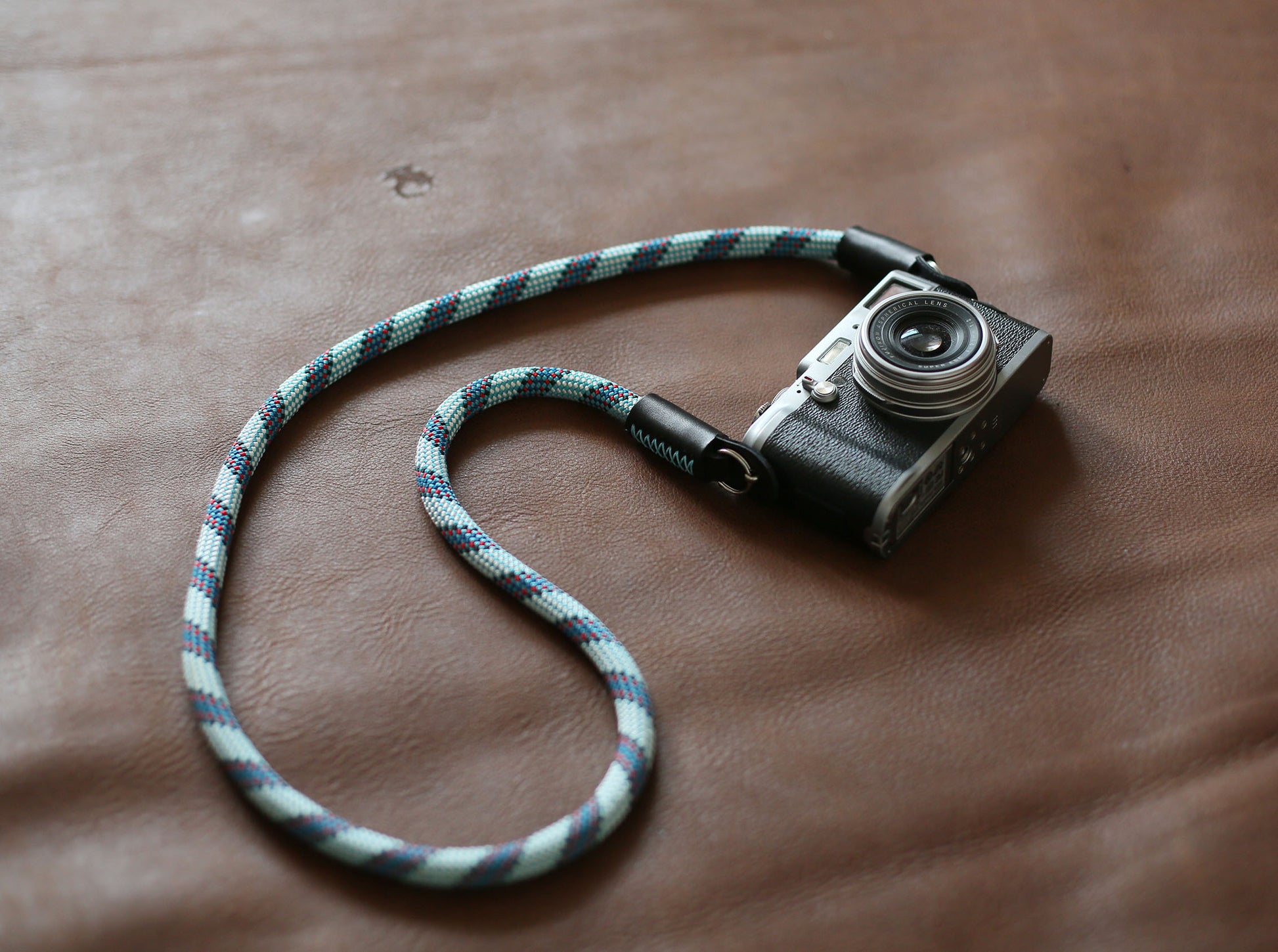 Camera neck strap Pale blue pattern black leather Hand sewing B type | Windmup - windmup