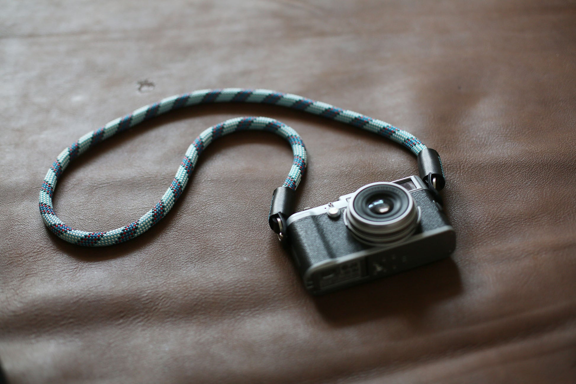 Camera neck strap Pale blue pattern black leather Hand sewing B type | Windmup - windmup
