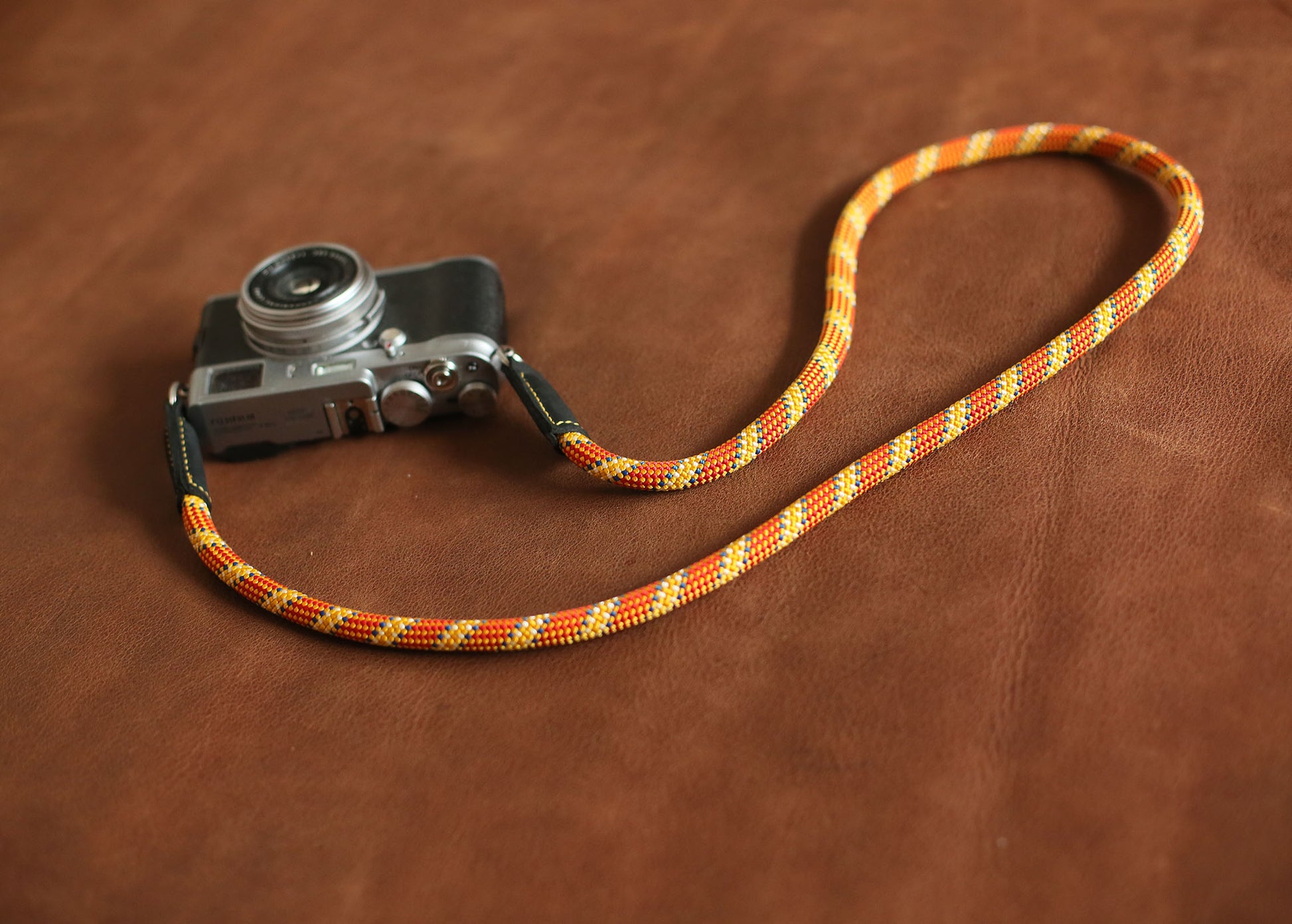 Adjustable rope camera strap 70–125cm in orange and gold design