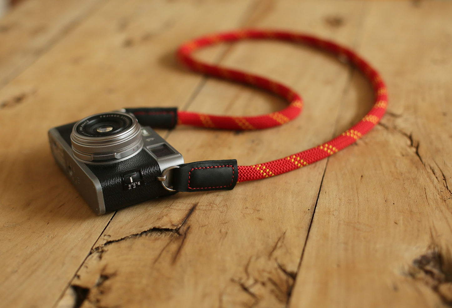 Camera neck strap handmade yellow pattern climbing rope black leather 10mm| Windmup - windmup