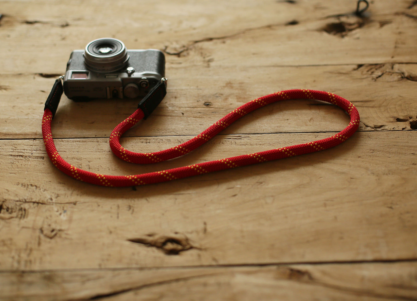 Camera neck strap handmade yellow pattern climbing rope black leather 10mm| Windmup - windmup