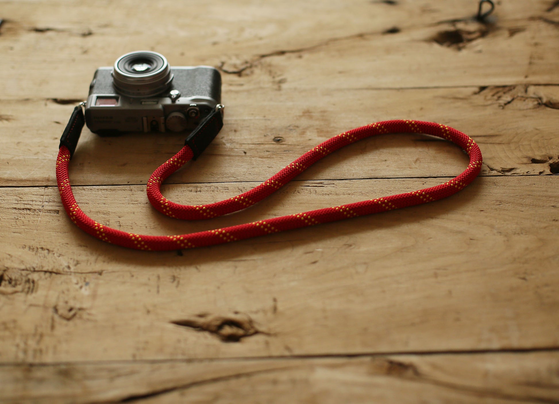 Camera neck strap handmade yellow pattern climbing rope black leather 10mm| Windmup - windmup
