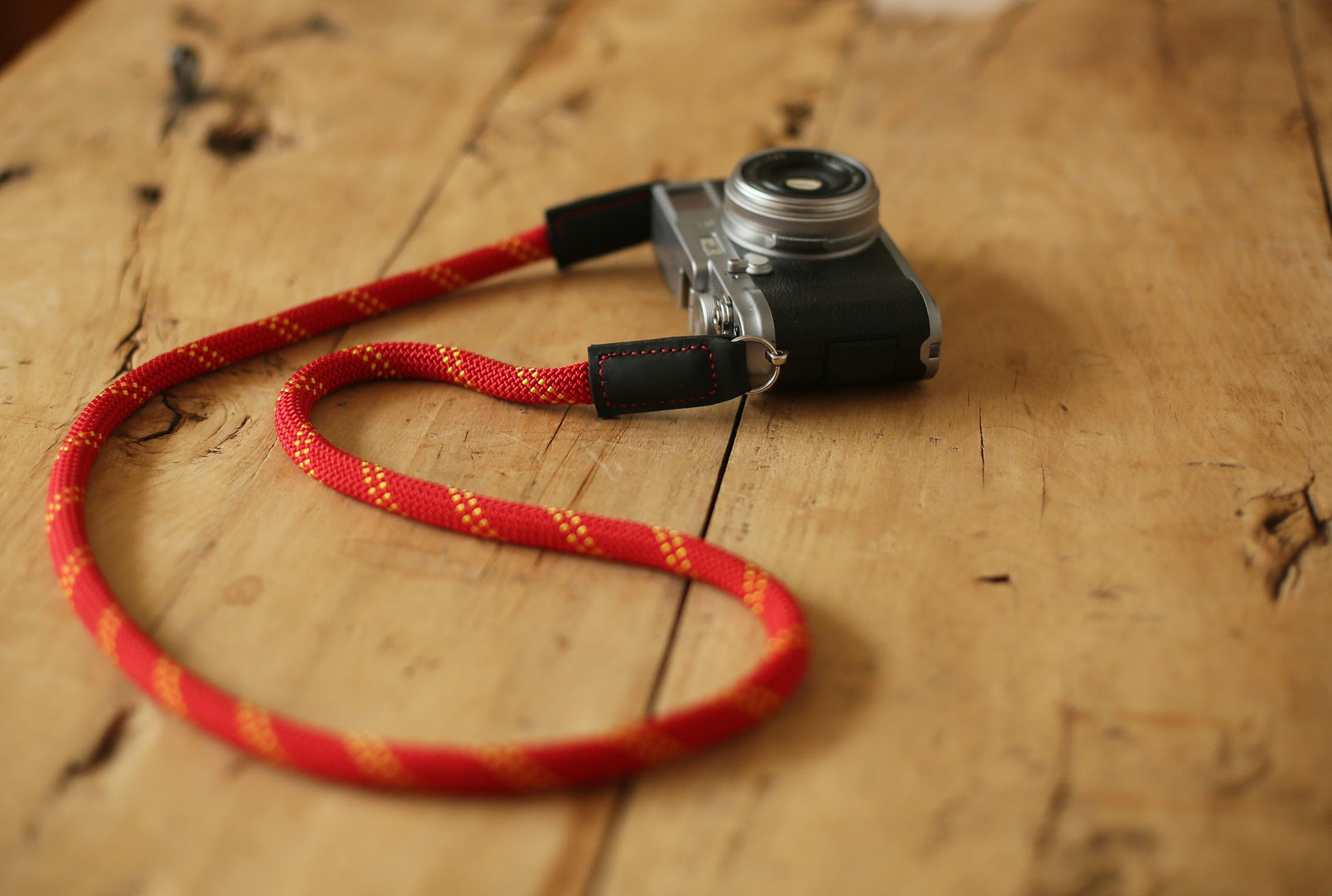 Camera neck strap handmade yellow pattern climbing rope black leather 10mm| Windmup - windmup