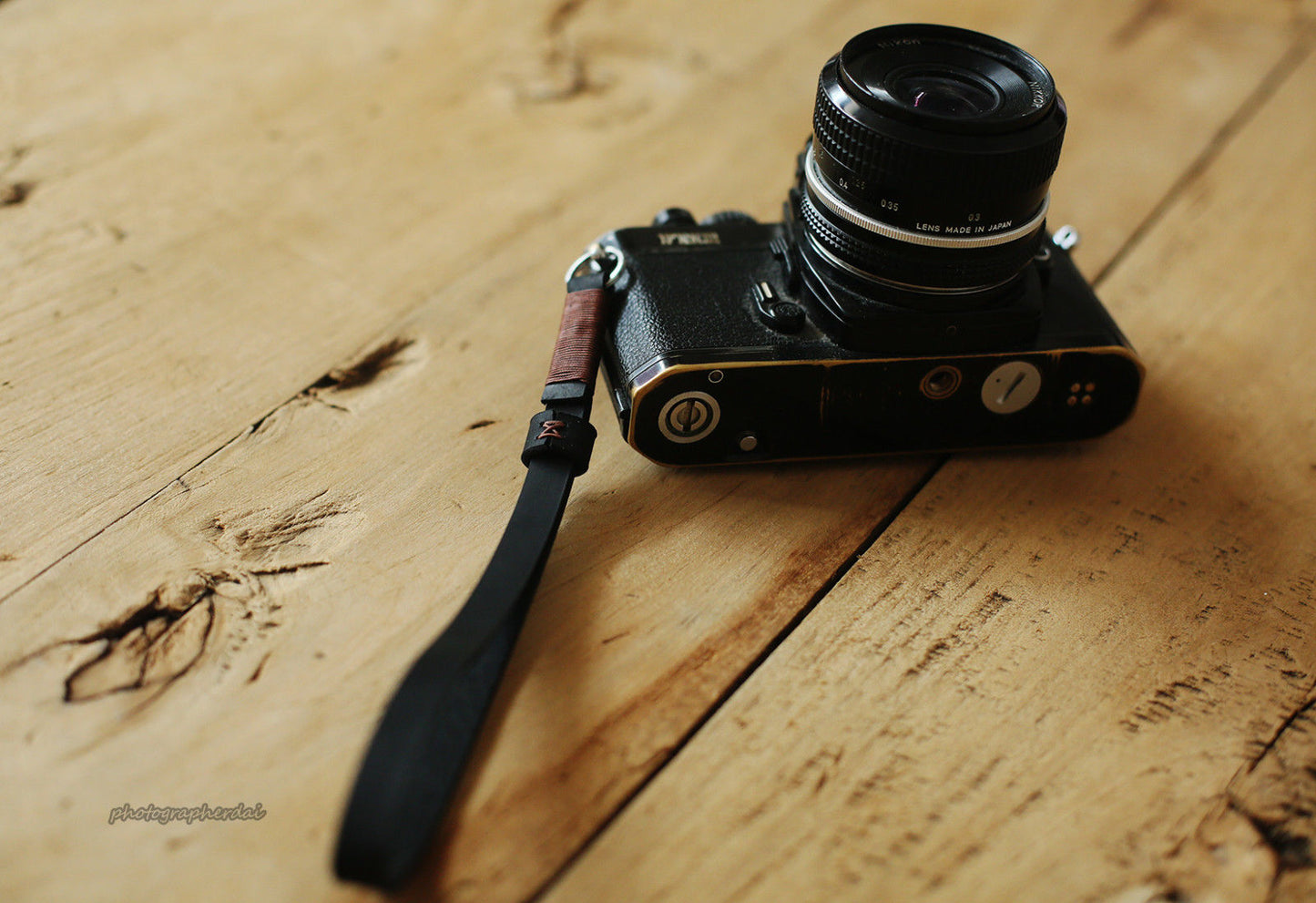 Black leather handmade camera wrist strap band coffee | Windmup.com - windmup
