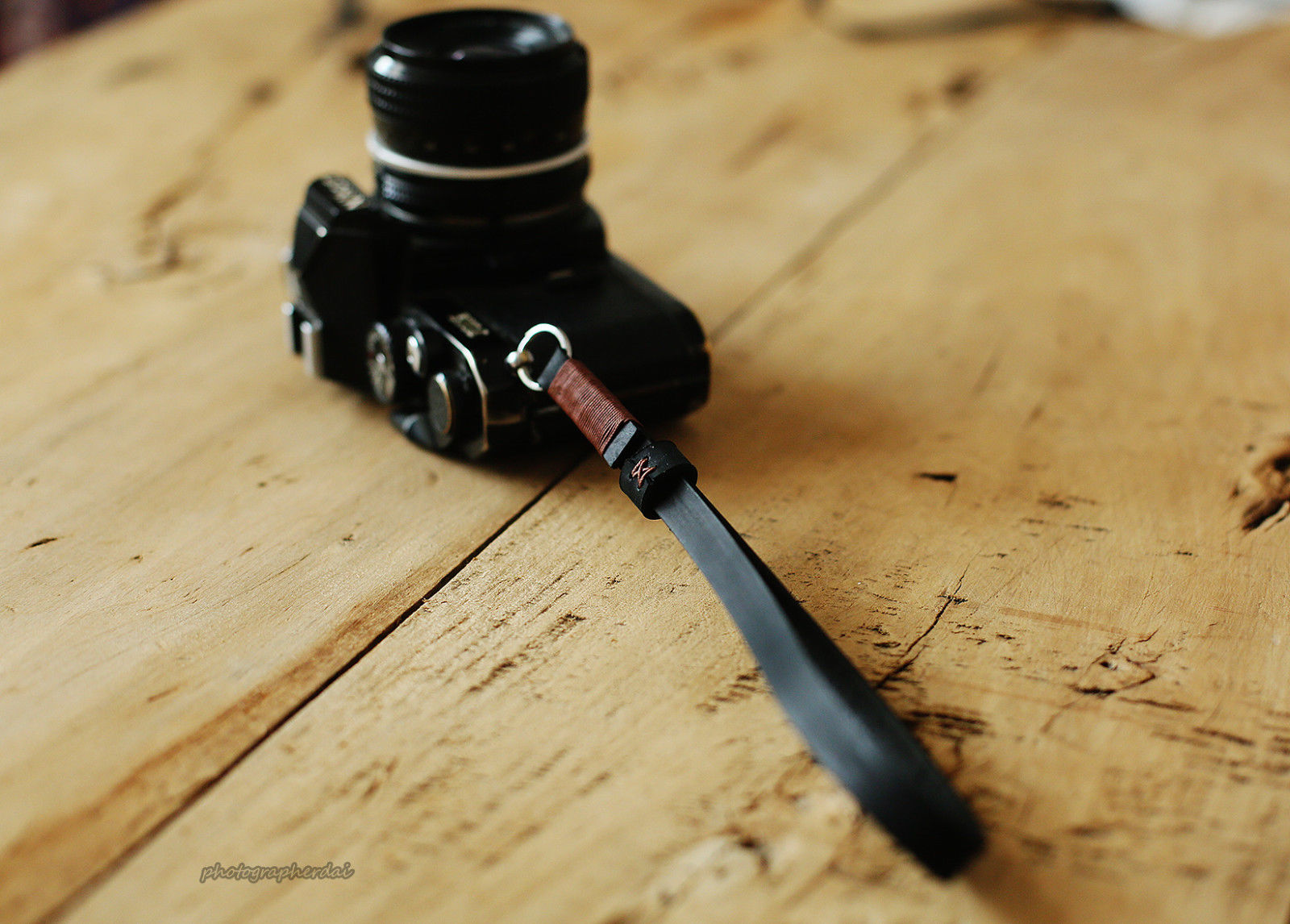 Black leather handmade camera wrist strap band coffee | Windmup.com - windmup