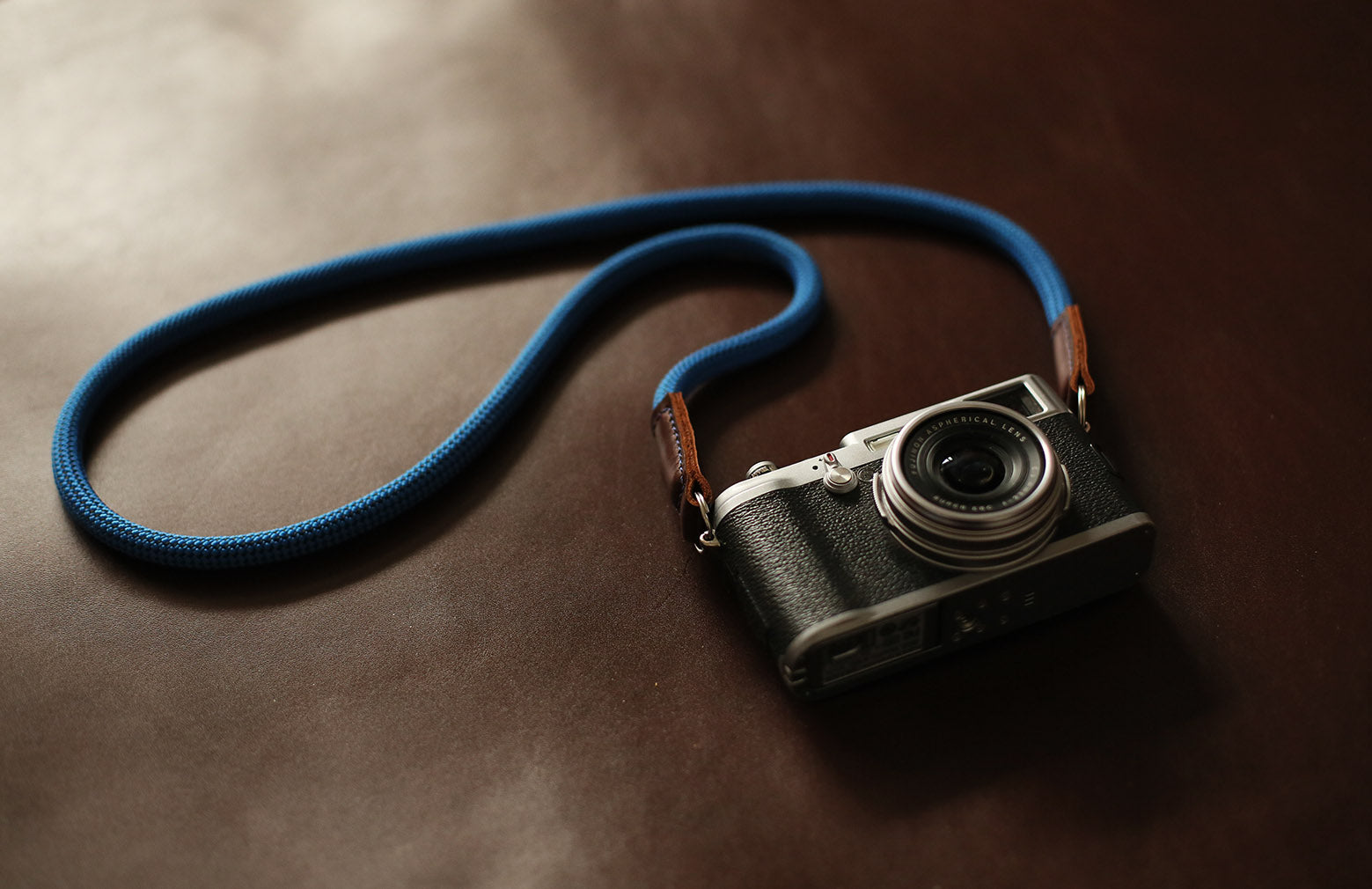 Camera neck shoulder strap handmade blue black spot climbing rope tan leather | windmup - windmup