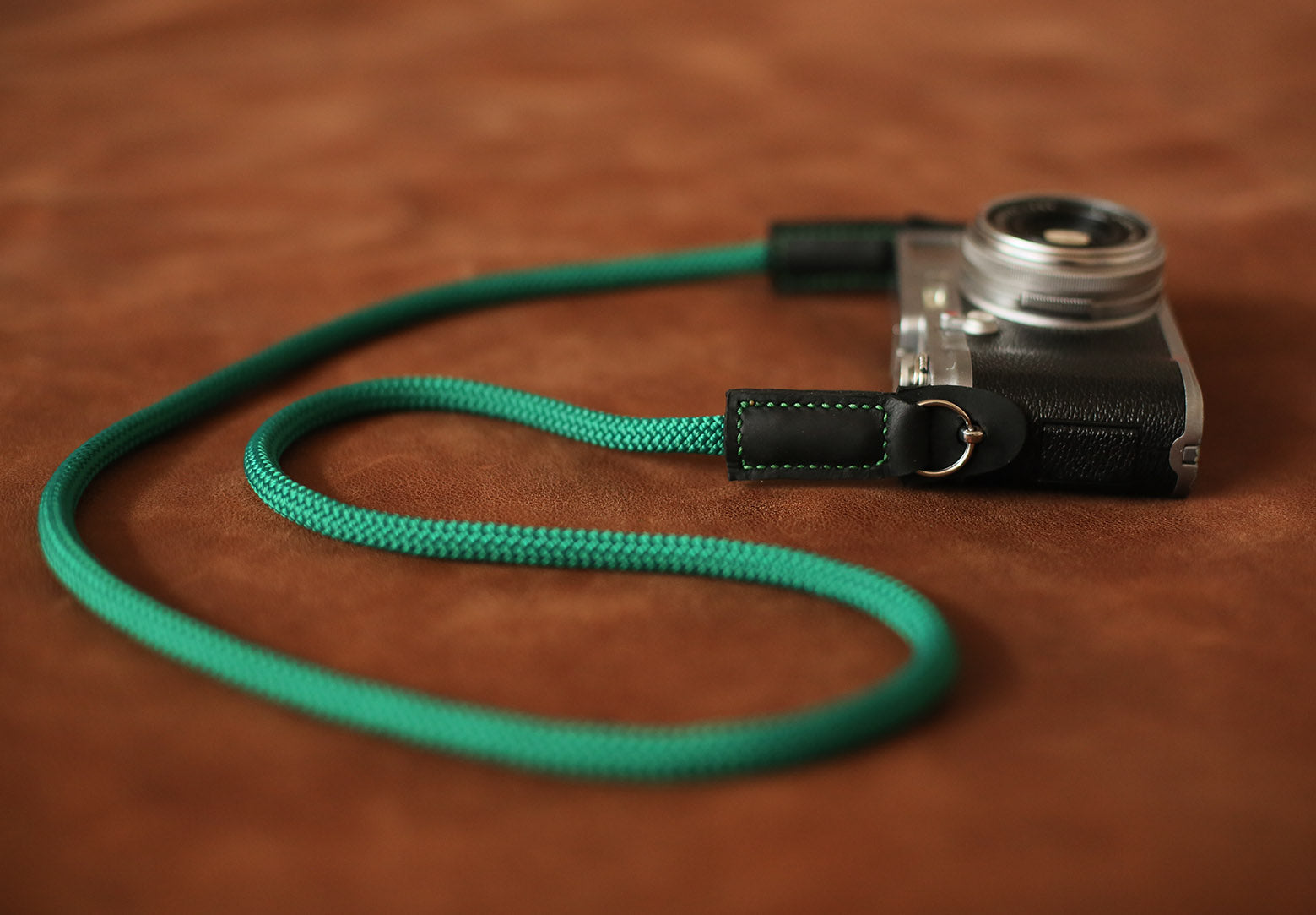 Pure green camera neck shoulder strap  climbing rope 8mm handmade black leather | windmup - windmup