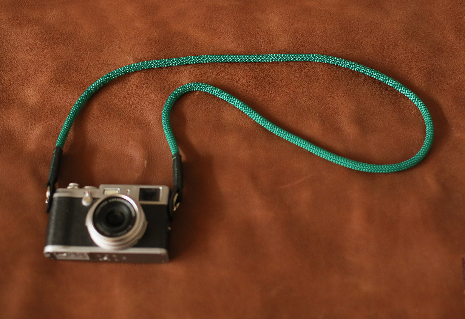 Pure green camera neck shoulder strap  climbing rope 8mm handmade black leather | windmup - windmup