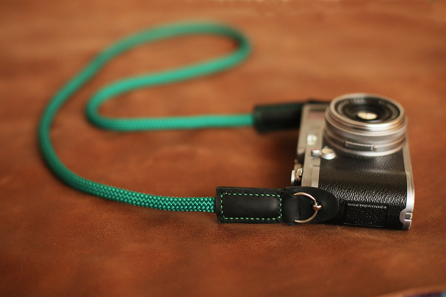 Pure green camera neck shoulder strap  climbing rope 8mm handmade black leather | windmup - windmup