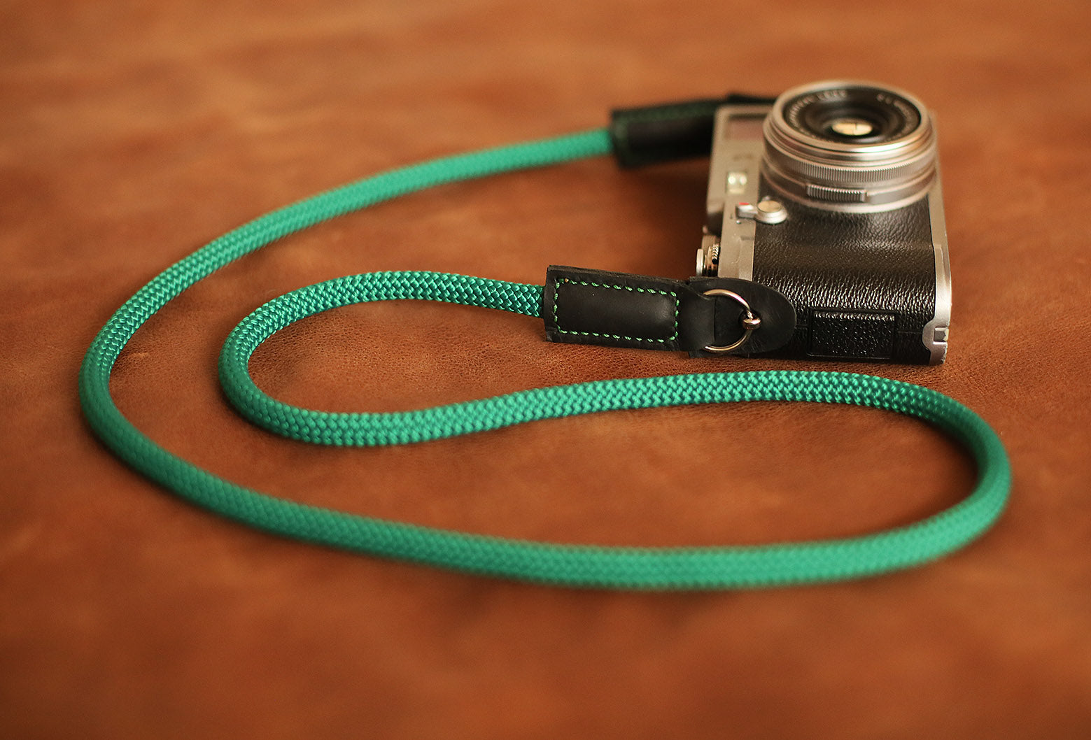 Pure green camera neck shoulder strap  climbing rope 8mm handmade black leather | windmup - windmup