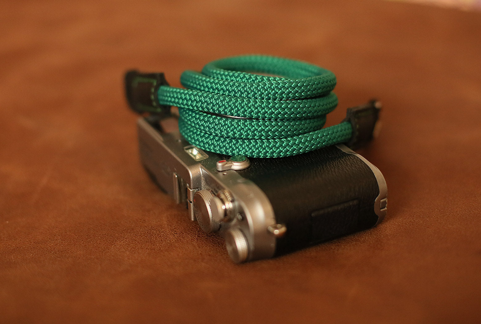 Pure green camera neck shoulder strap  climbing rope 8mm handmade black leather | windmup - windmup
