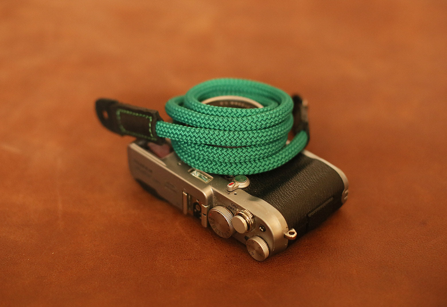 Pure green camera neck shoulder strap  climbing rope 8mm handmade black leather | windmup - windmup