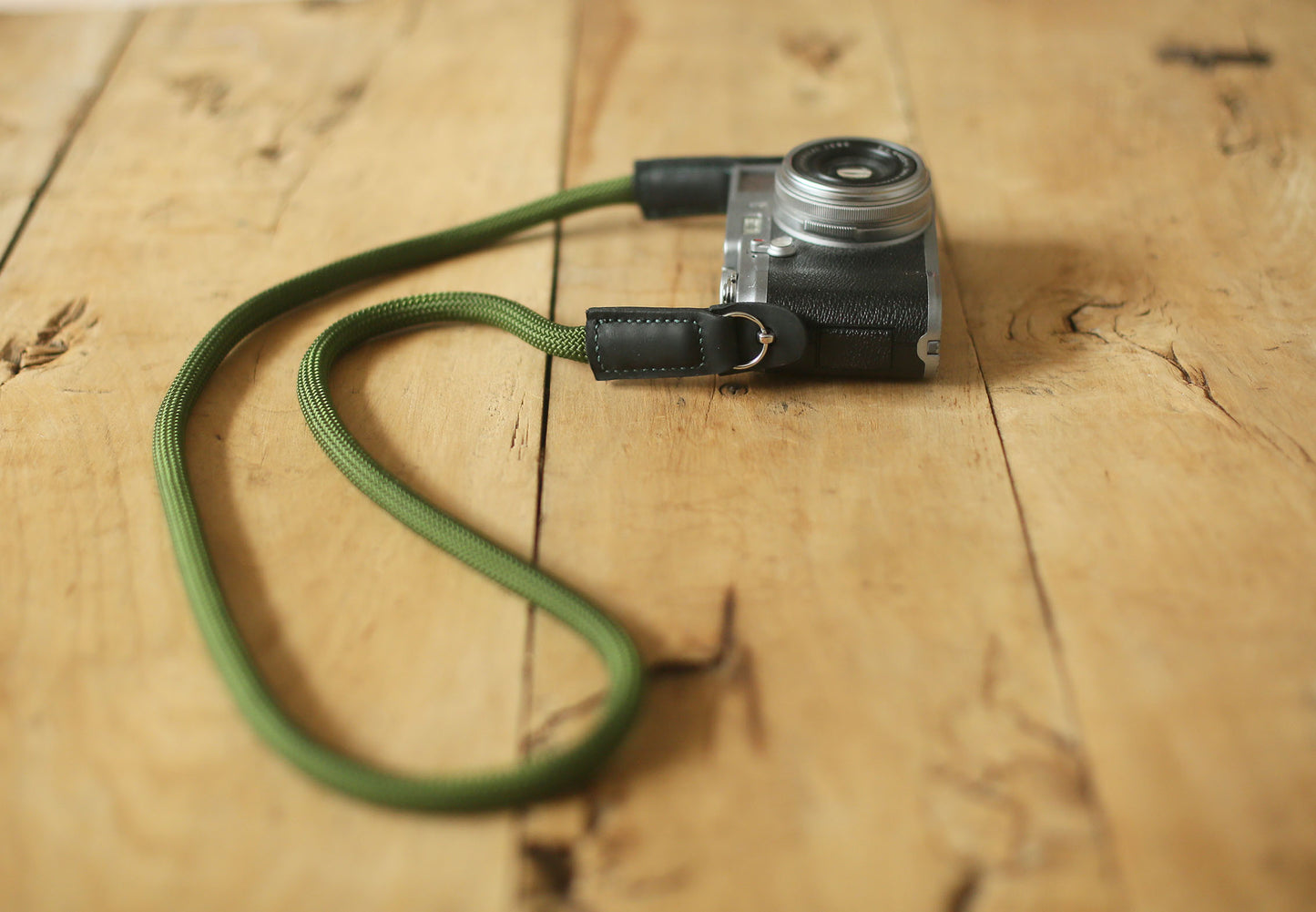 Camera neck strap handmade army green climbing rope black leather 10mm| Windmup - windmup